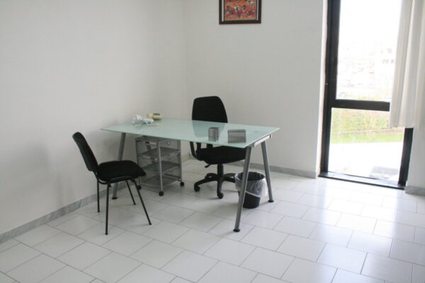 Naples rent flexible space including parking spaces