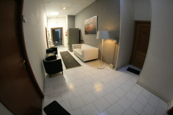 Naples rent furnished office parking - Image 22