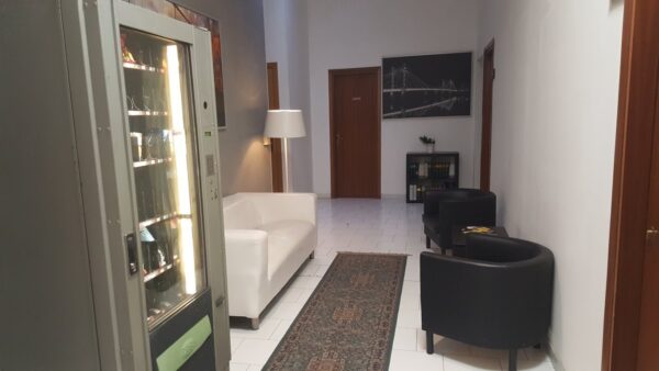 Naples rent furnished office parking - Image 20