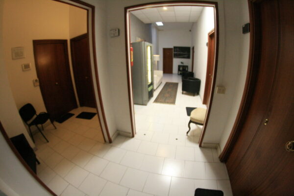 Naples rent furnished office parking - Image 19