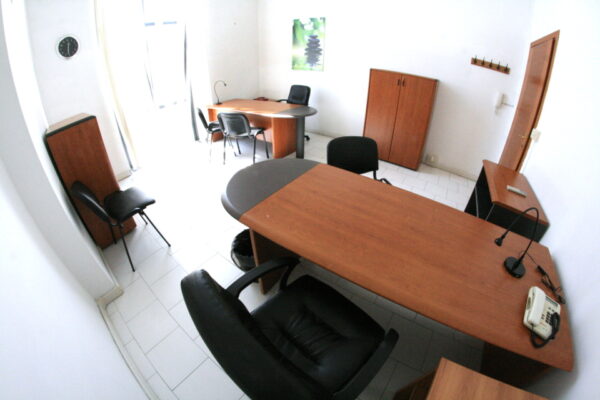 Naples rent furnished office parking