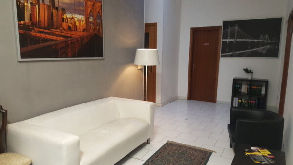 Naples rent furnished office parking - Image 16