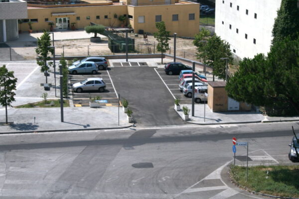 Naples rent furnished office parking - Image 43