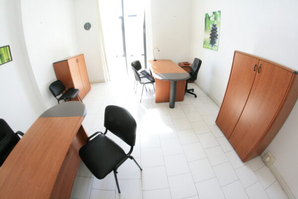 Naples rent furnished office with parking