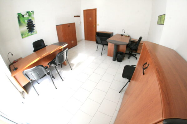 Naples rent furnished office with parking