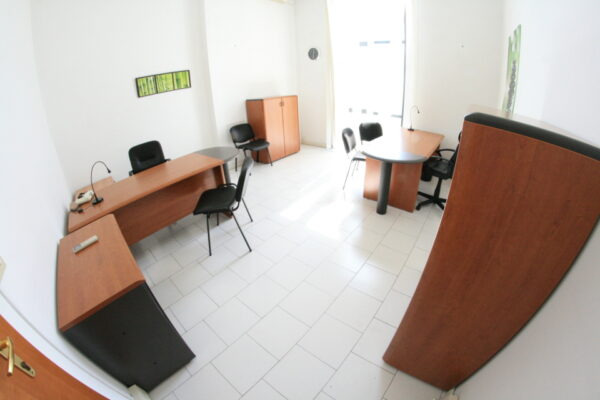 Naples rent furnished office with parking